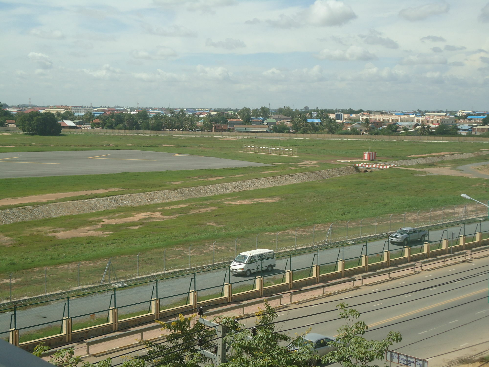 Golden Apple Hotel - Airport Phnom Penh Exterior photo