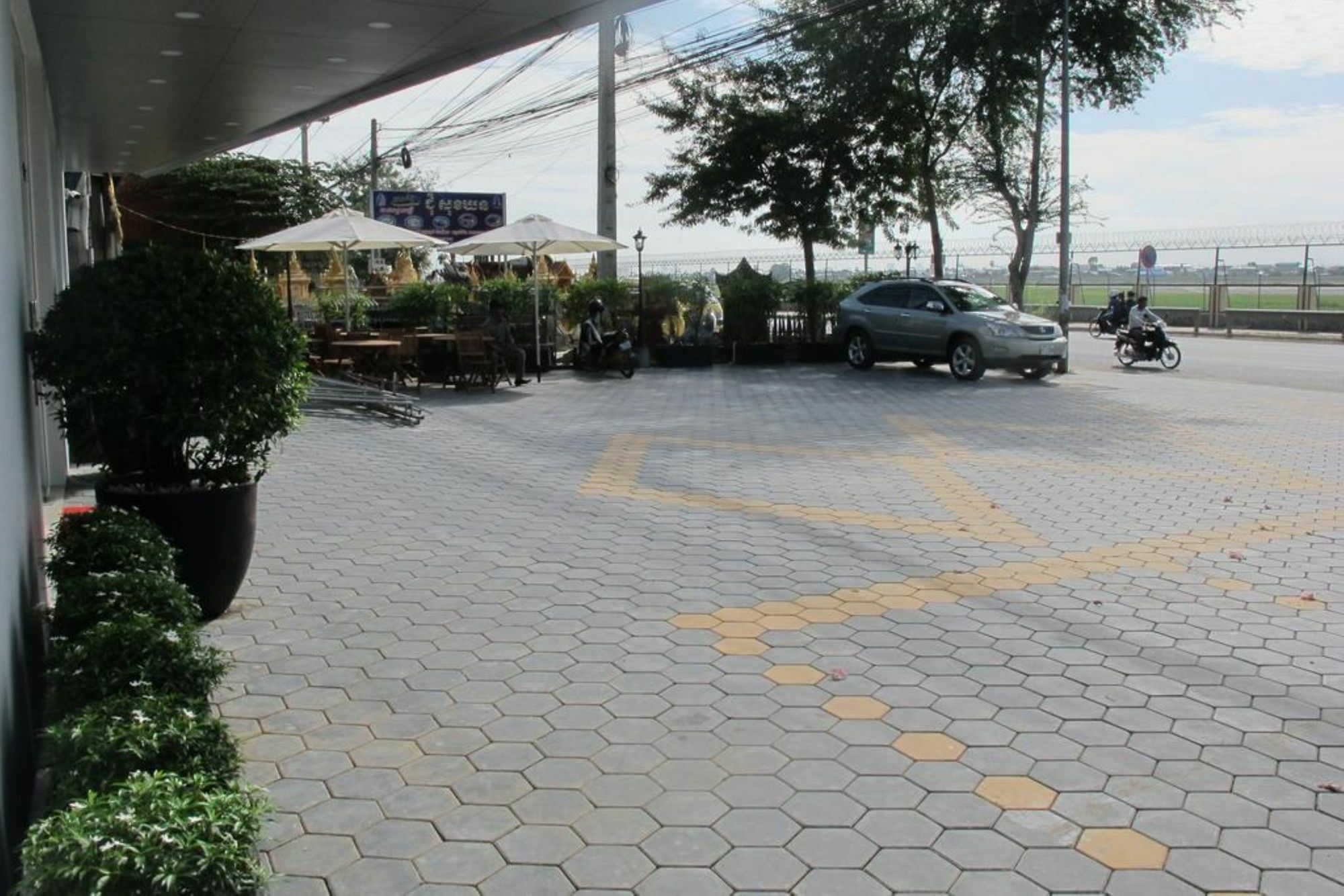 Golden Apple Hotel - Airport Phnom Penh Exterior photo